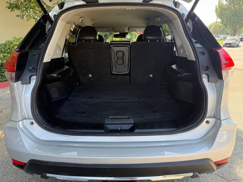 Used 2018 Nissan Rogue SL FWD image 24