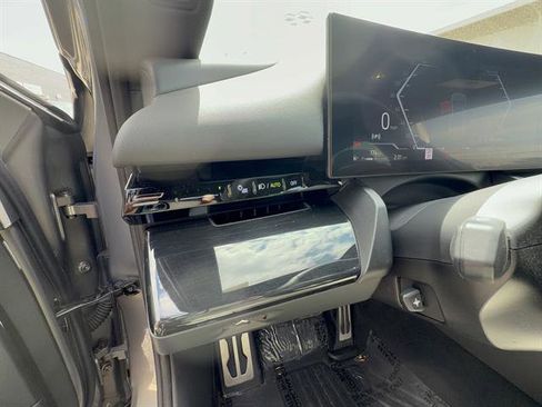 Certified 2024 BMW 530i xDrive w/ M Sport Package image 13