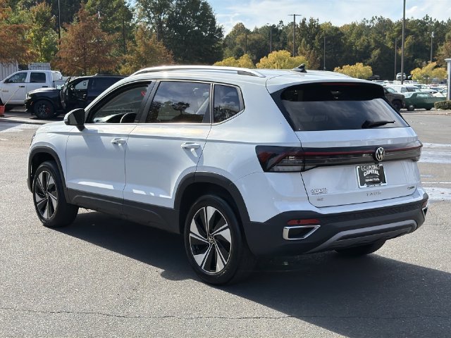 Used 2025 Volkswagen Taos SE AWD/4WD image 11