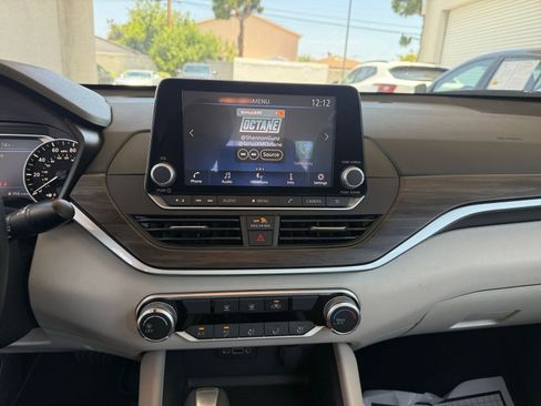 Used 2025 Nissan Altima 2.5 SV FWD image 17