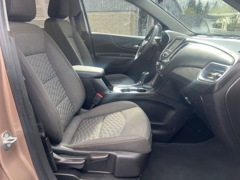 Used 2019 Chevrolet Equinox LT w/ Driver Convenience Package FWD image 10