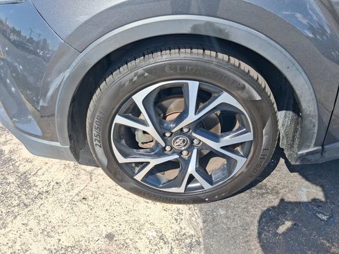 Used 2019 Toyota C-HR XLE FWD image 8