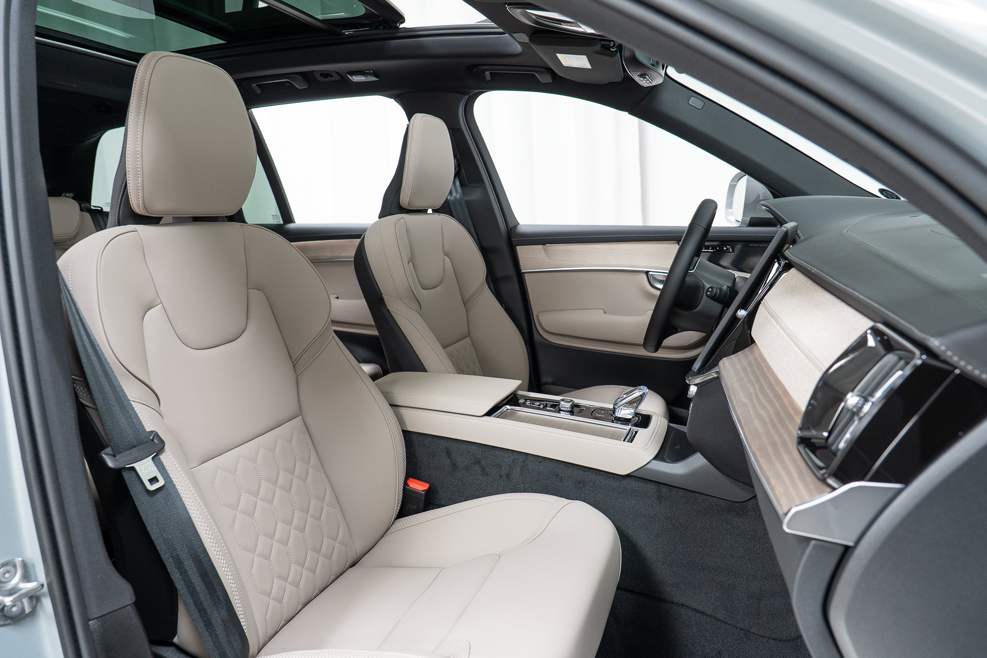 New 2026 Volvo XC90 T8 Plus w/ Protection Package Premier AWD/4WD image 22