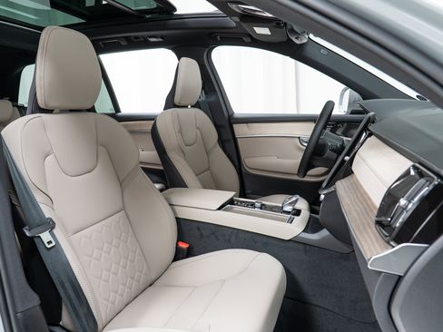 New 2026 Volvo XC90 T8 Plus w/ Protection Package Premier AWD/4WD image 22