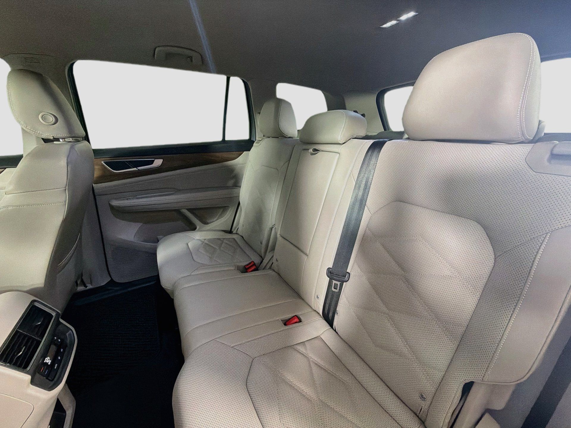 Certified 2024 Volkswagen Atlas SE FWD image 23