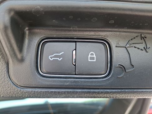 Certified 2022 Ford Explorer Limited image 32