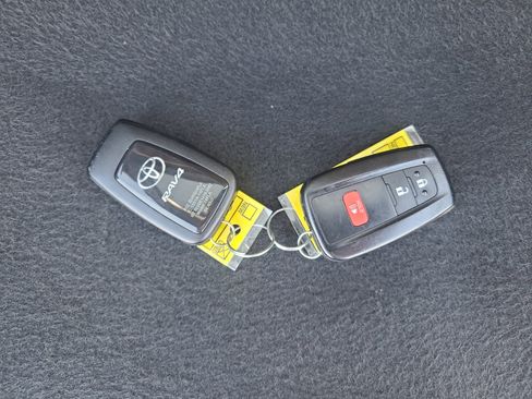 Certified 2025 Toyota RAV4 XLE AWD/4WD image 30