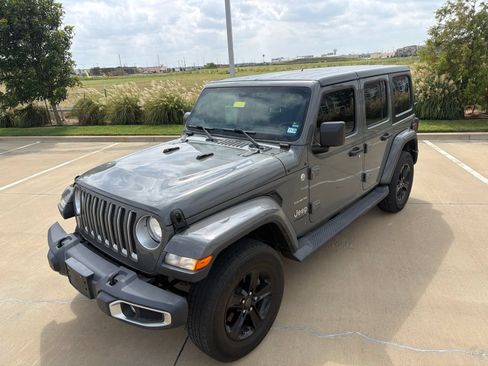Used 2018 Jeep Wrangler Unlimited Sahara AWD/4WD image 7