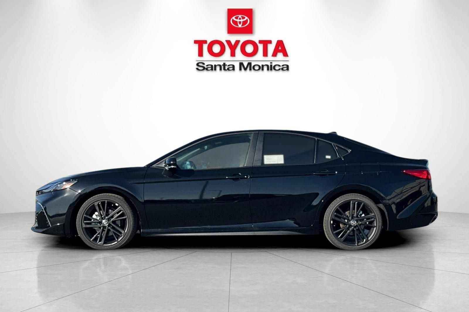 New 2026 Toyota Camry Hybrid FWD image 8