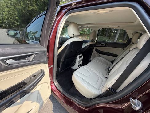 Used 2019 Ford Edge Titanium w/ Cold Weather Package FWD image 12