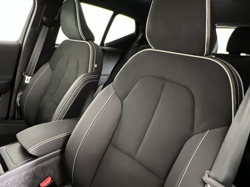 Certified 2025 Volvo XC40 B5 Plus image 14