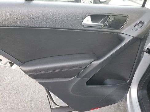 Used 2017 Volkswagen Tiguan S image 15