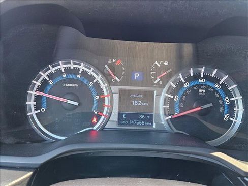 Used 2014 Toyota 4Runner SR5 AWD/4WD image 11