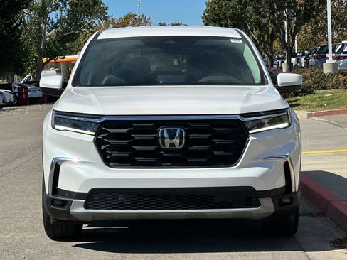 Used 2025 Honda Pilot EX-L image 9