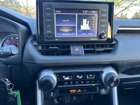 Used 2021 Toyota RAV4 LE AWD/4WD image 14