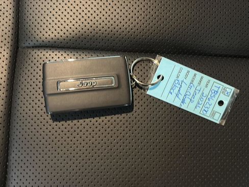 New 2026 Jeep Grand Cherokee L Limited w/ Luxury Tech Group II image 40