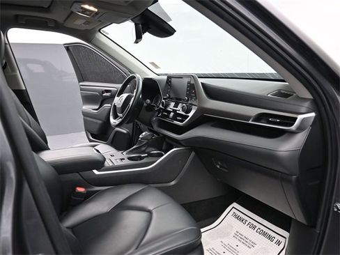 Used 2022 Toyota Highlander XLE image 27