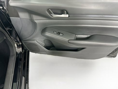Used 2025 Nissan Altima 2.5 SV FWD image 29