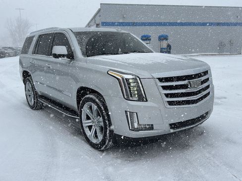 Used 2017 Cadillac Escalade Luxury image 7