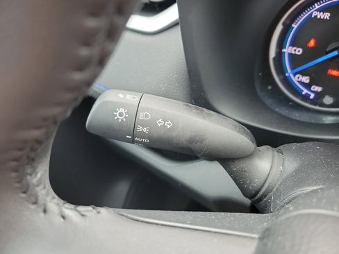 Used 2023 Toyota RAV4 SE image 29