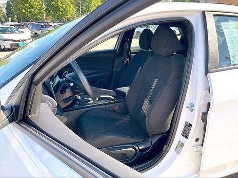 Used 2025 Hyundai Elantra Sport FWD image 10