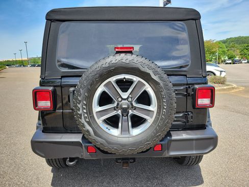 Used 2020 Jeep Wrangler Unlimited Sahara w/ Cold Weather Group AWD/4WD image 27