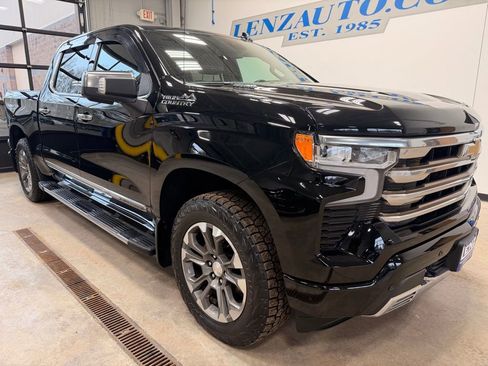 Used 2022 Chevrolet Silverado 1500 High Country w/ Z71 Off-Road Package image 2