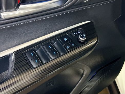 Used 2021 Toyota Venza Limited w/ Advanced Technology Package image 18