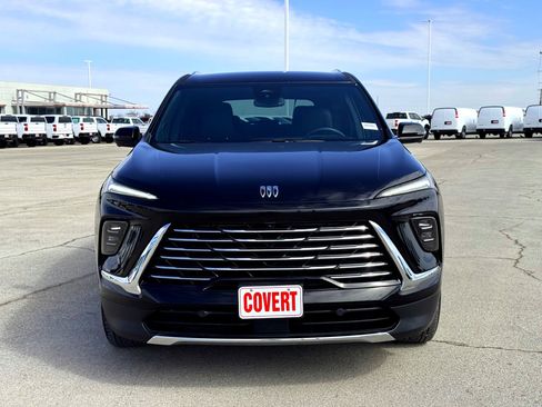 Used 2025 Buick Enclave Preferred image 3