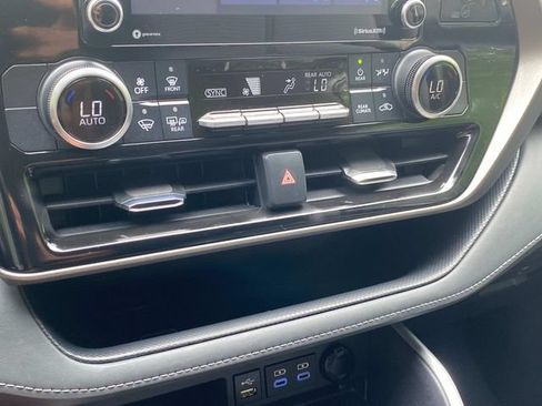 Used 2022 Toyota Highlander L FWD image 26