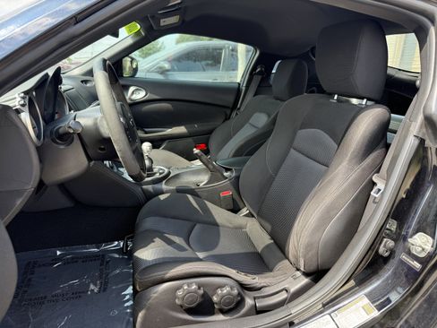 Used 2011 Nissan 370Z Touring w/ Sport Pkg image 9