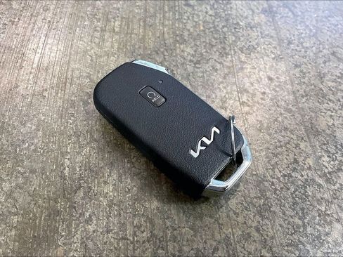 Used 2022 Kia Niro Touring Special Edition FWD image 11