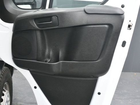 Used 2025 RAM ProMaster 2500 w/ Convenience Group FWD image 9