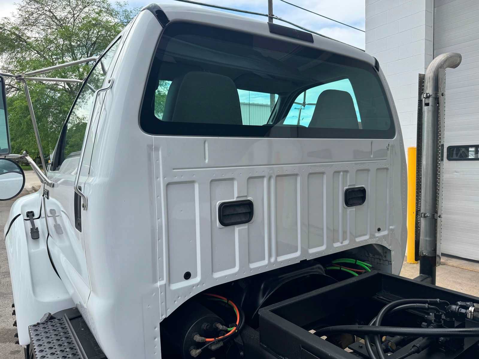 Used 2015 Ford F750 2WD Regular Cab Super Duty image 4