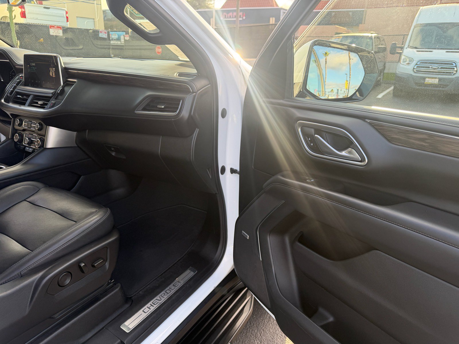 Used 2022 Chevrolet Suburban LT w/ LT Signature Package RWD image 21