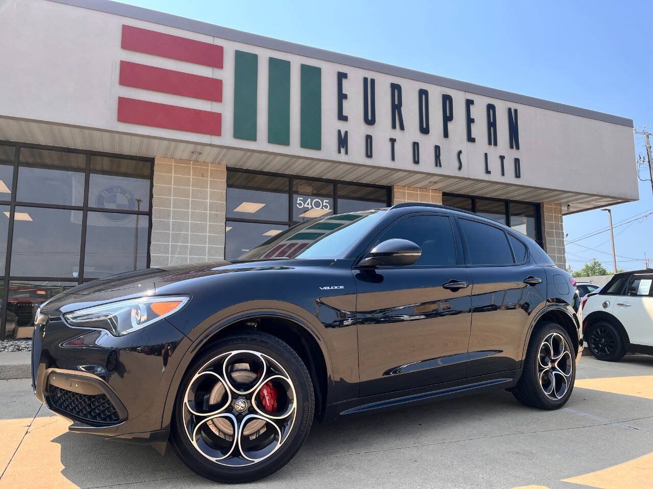 Used 2023 Alfa Romeo Stelvio Veloce AWD/4WD image 1