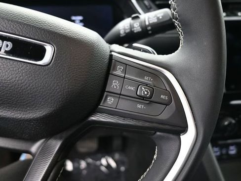 Used 2025 Jeep Grand Cherokee Altitude AWD/4WD image 20