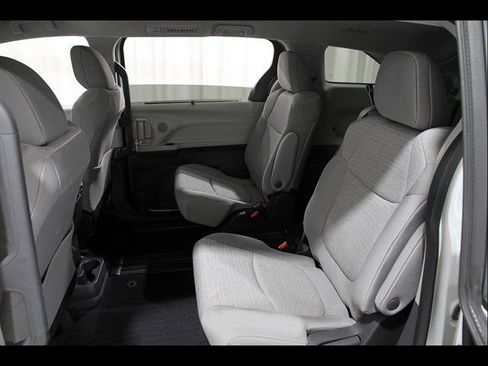 Used 2024 Toyota Sienna LE AWD/4WD image 20