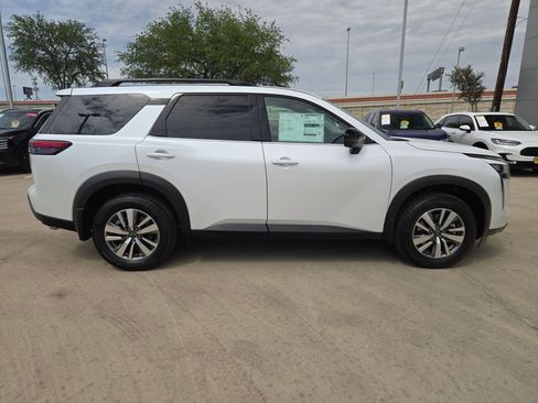 New 2026 Nissan Pathfinder SL FWD image 2