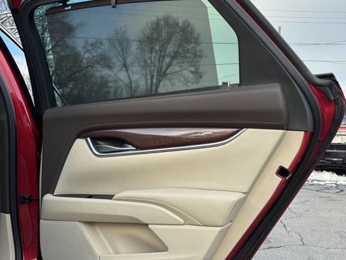 Used 2013 Cadillac XTS Premium image 19