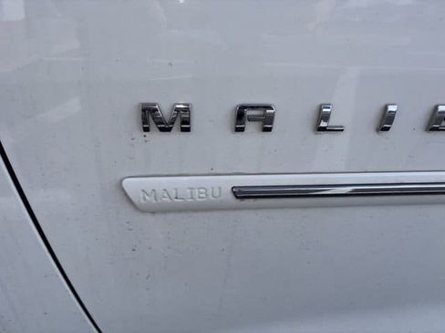 Used 2017 Chevrolet Malibu LT image 3