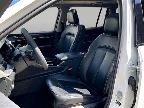 Used 2023 Jeep Grand Cherokee L Limited RWD image 8