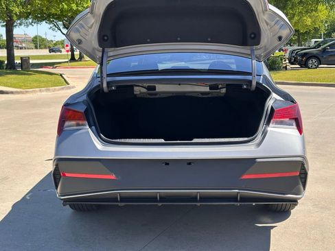 Used 2025 Hyundai Elantra Sport image 15