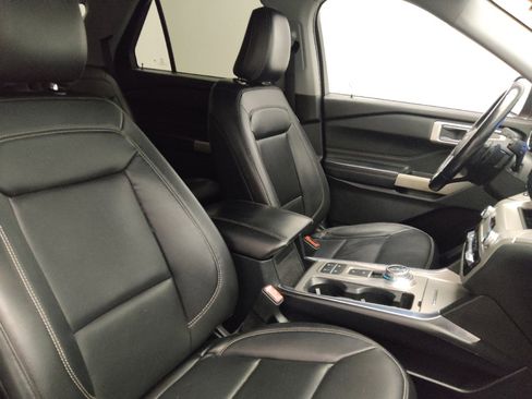 Used 2021 Ford Explorer XLT w/ Equipment Group 202A image 21