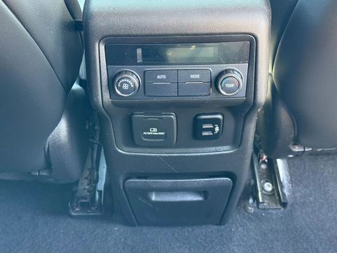 Used 2018 GMC Acadia SLT FWD image 19