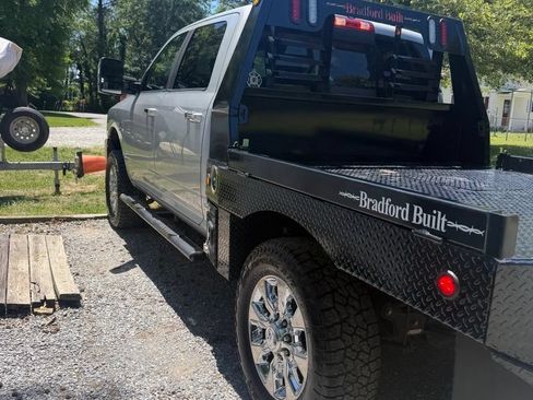 Used 2014 RAM 2500 SLT AWD/4WD image 2