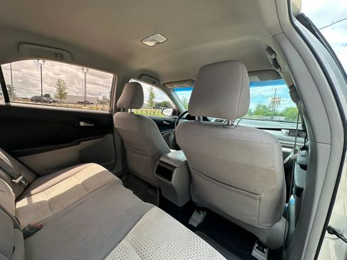 Used 2012 Toyota Camry LE FWD image 16