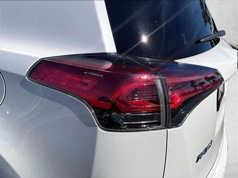 Used 2018 Toyota RAV4 Limited image 30