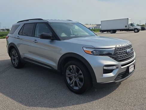 Used 2024 Ford Explorer XLT w/ Equipment Group 202A RWD image 15