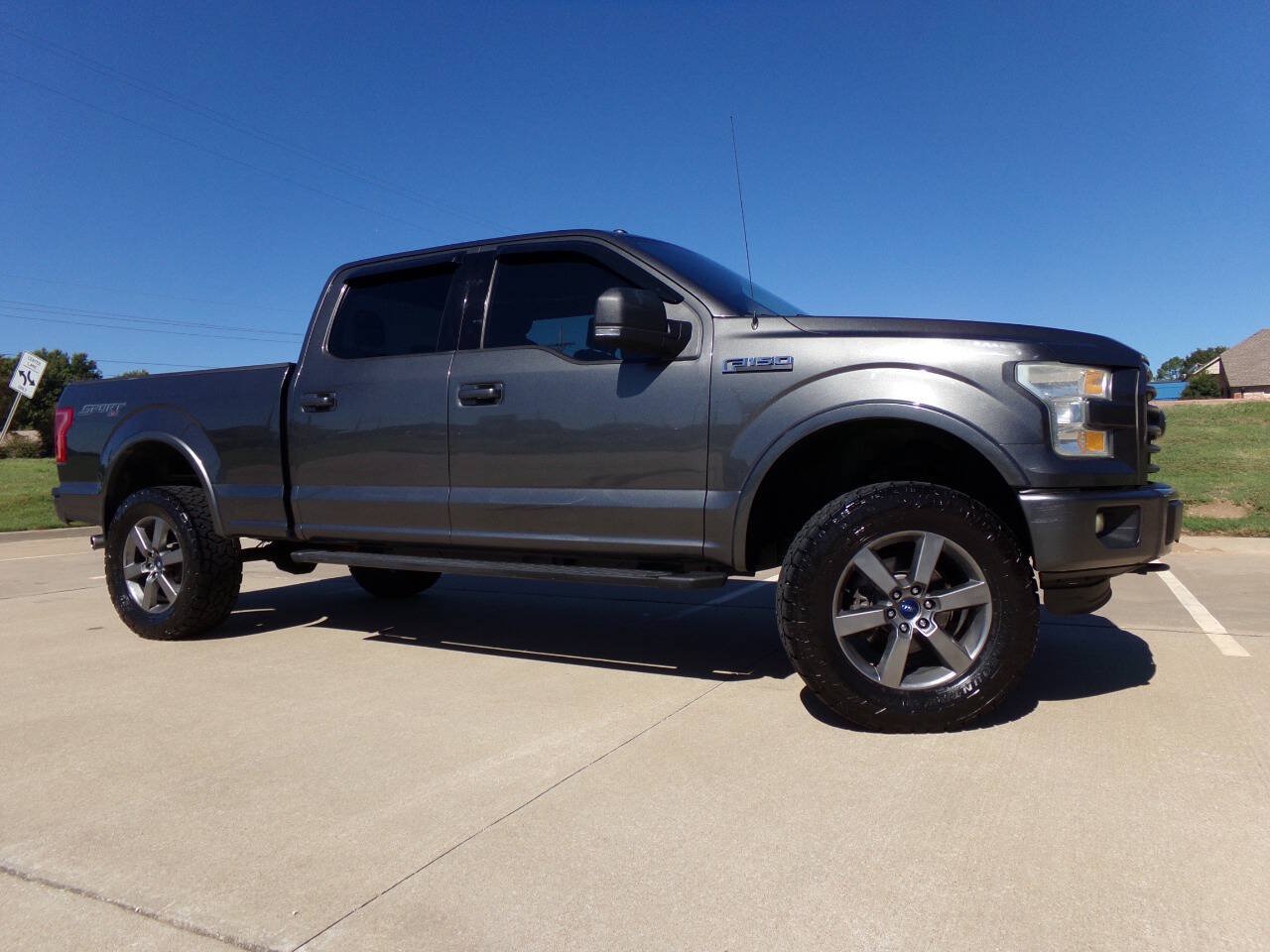 Used 2016 Ford F150 XLT w/ Equipment Group 301A Mid AWD/4WD image 9
